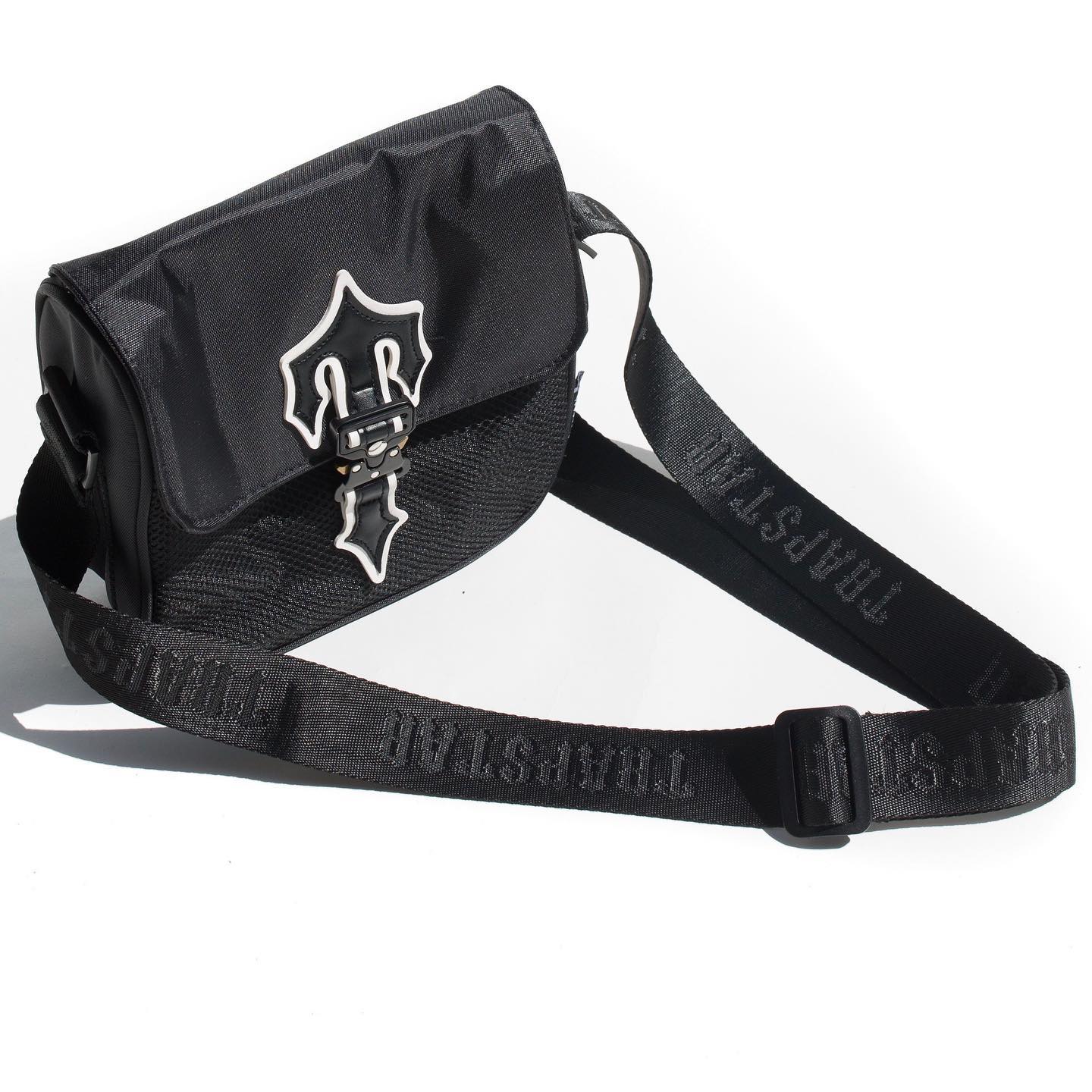 TRAPSTAR IRONGATE CROSS-BODY BAG 1.0 - BLACK